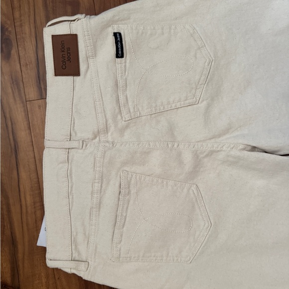 Calvin Klein Women's Straight Leg Cream Jeans - Picture 4 of 4